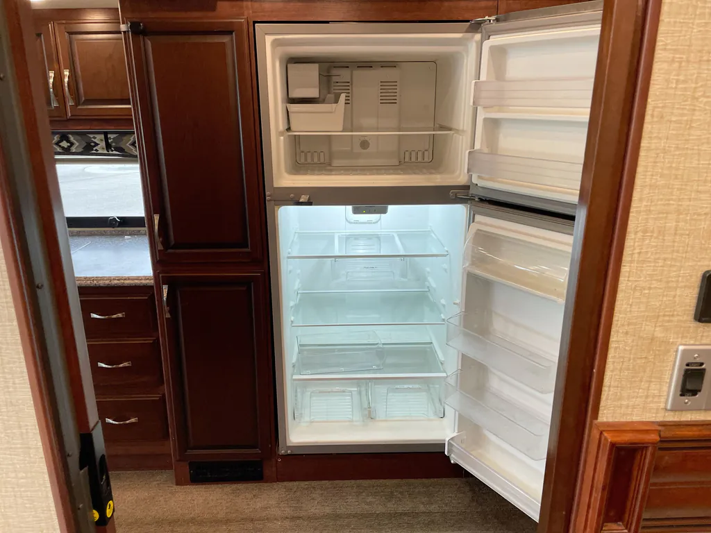 2017 Fleetwood Pace Arrow LXE 38F, Photos photo 9