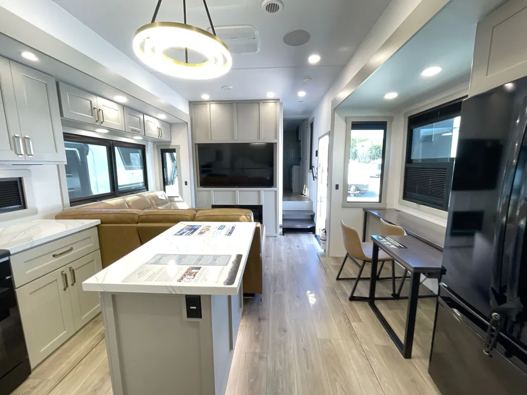 2026 Brinkley Model G 3950, Photos photo 13