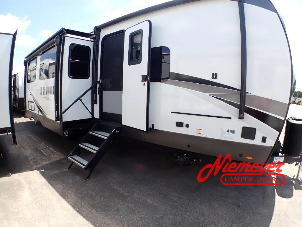 2025 Forest River Rockwood Signature 8338DB - Photo 4