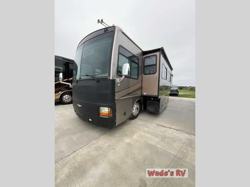 2004 Fleetwood RV Discovery 39J - Photo 3
