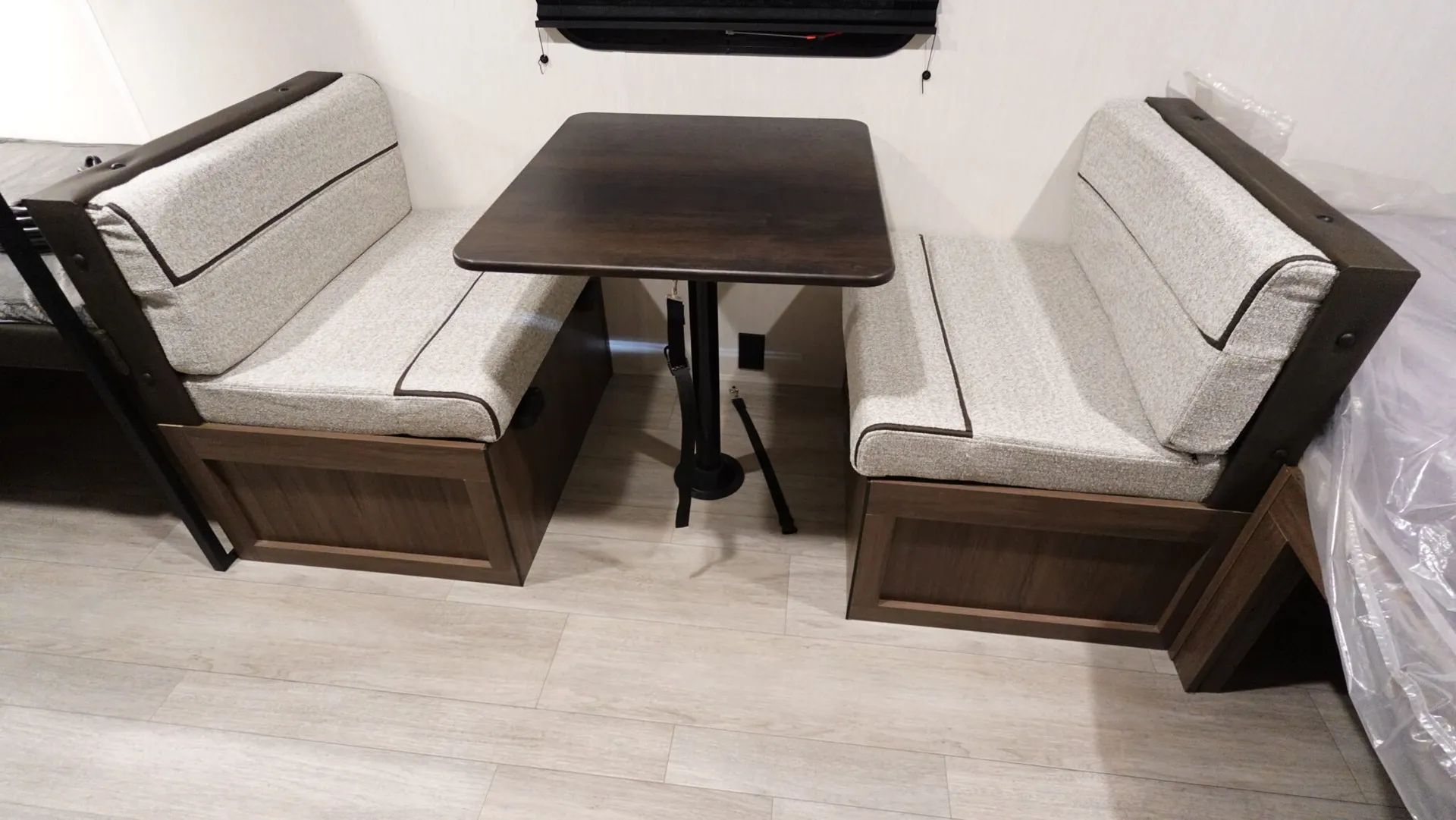 2026 Grand Design Lineage Series M 25TK - Photo 4