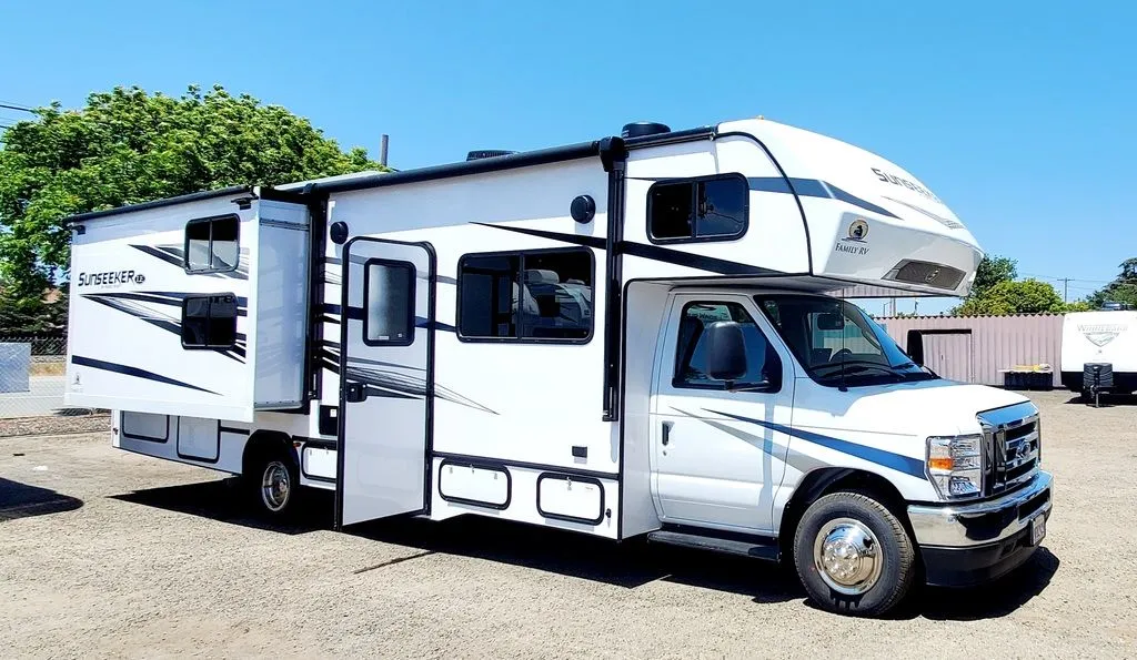 2024 Forest River Sunseeker 2850S LE - Photo 4