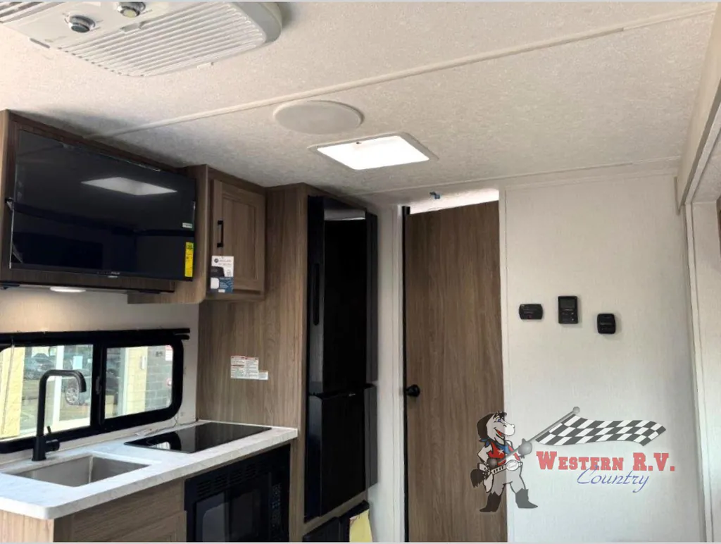 2025 Coachmen Freedom Express Select 18SE, Photos photo 17