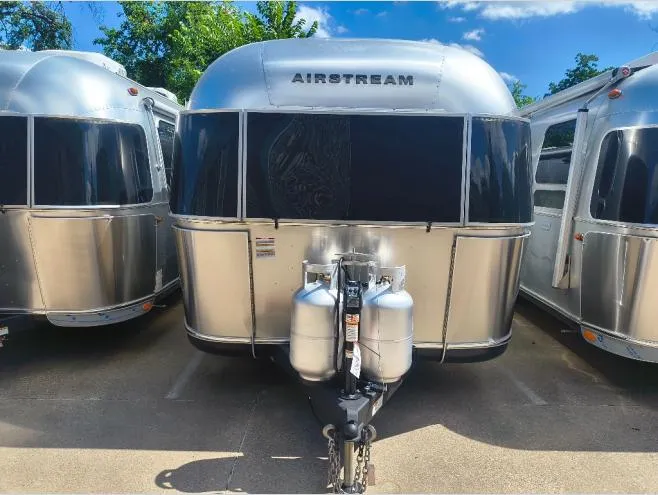2026 Airstream Classic 28RB - Photo 3