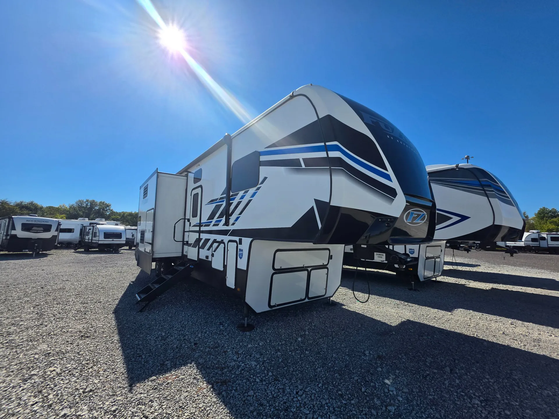2022 Keystone Fuzion 379 - Photo 2