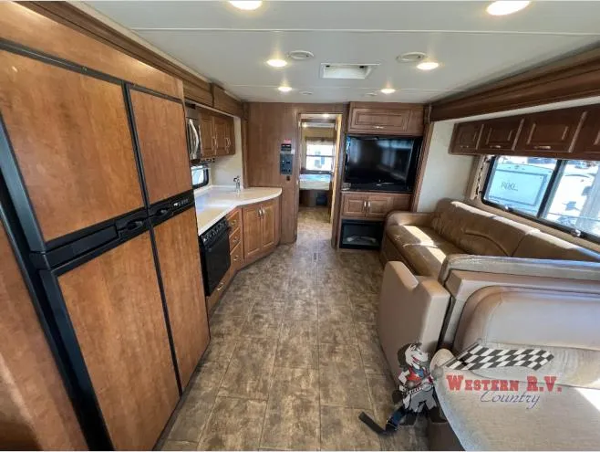 2015 Thor Motor Coach Challenger 37DT - Photo 4
