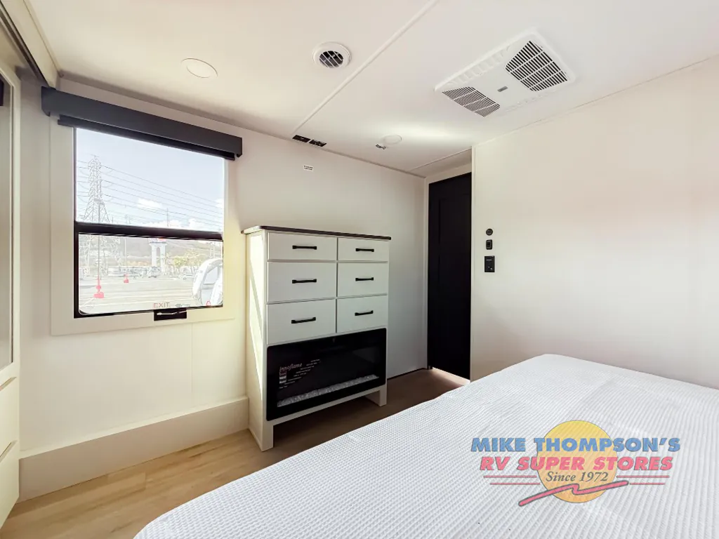 2026 Grand Design Momentum 399M, Photos photo 14