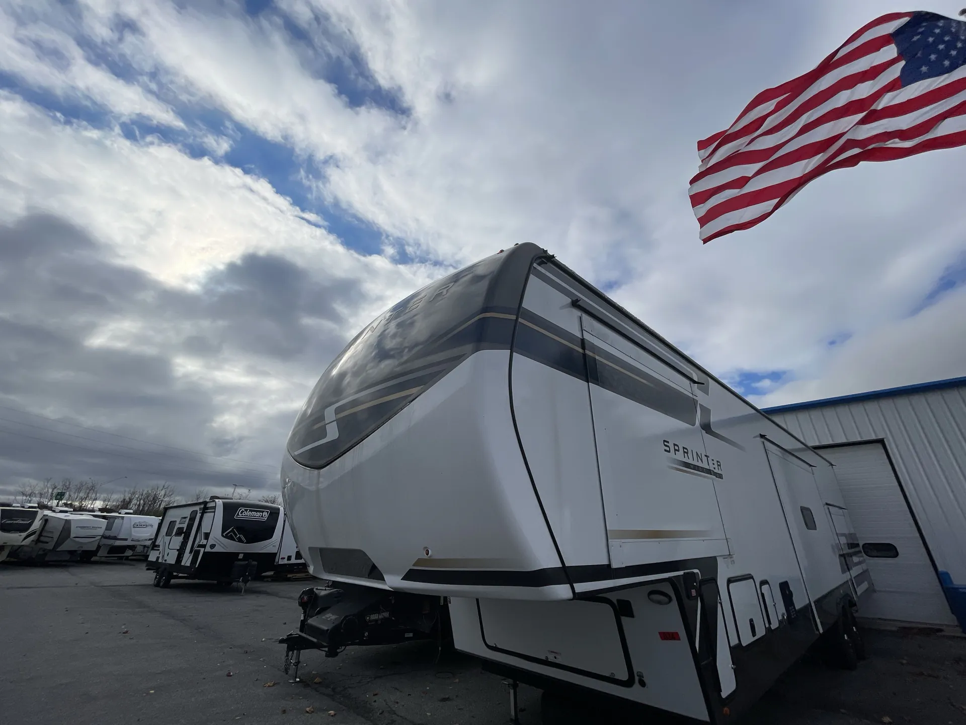 2025 Keystone Sprinter 3920DSL - Photo 2