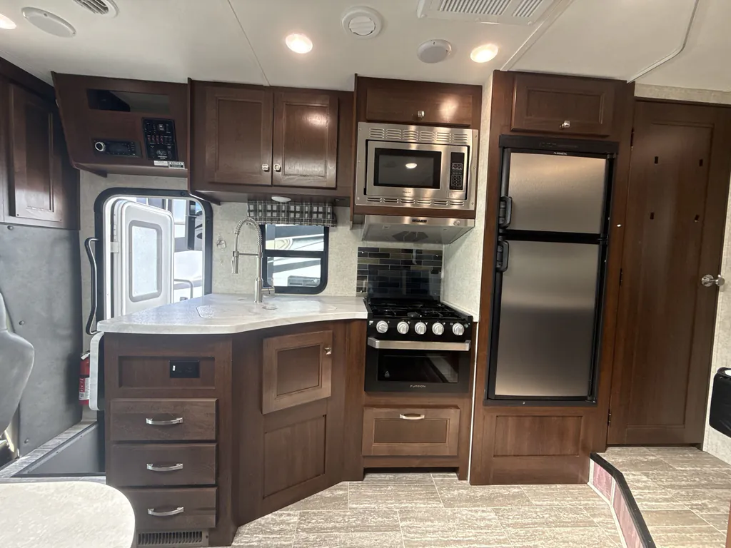 2019 Forest River Sunseeker 2440DS, Photos photo 12