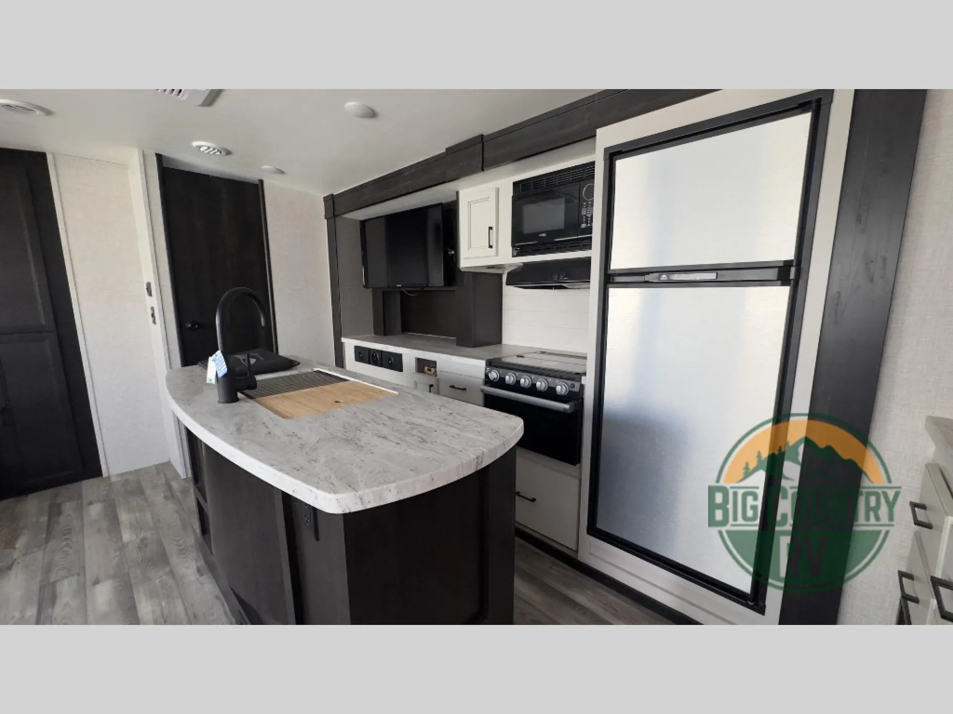 2023 Highland Ridge Open Range Light 321BHS dealer photo 5 from Big Country RV