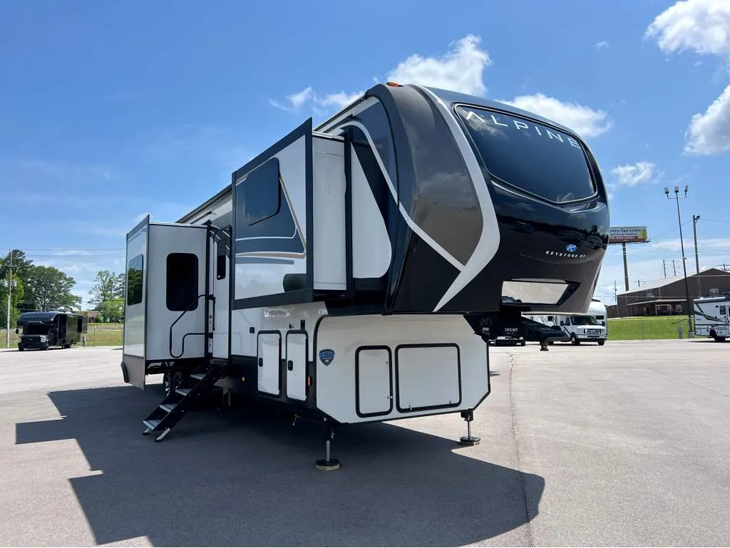 2025 Keystone Alpine 3820FK - Photo 2