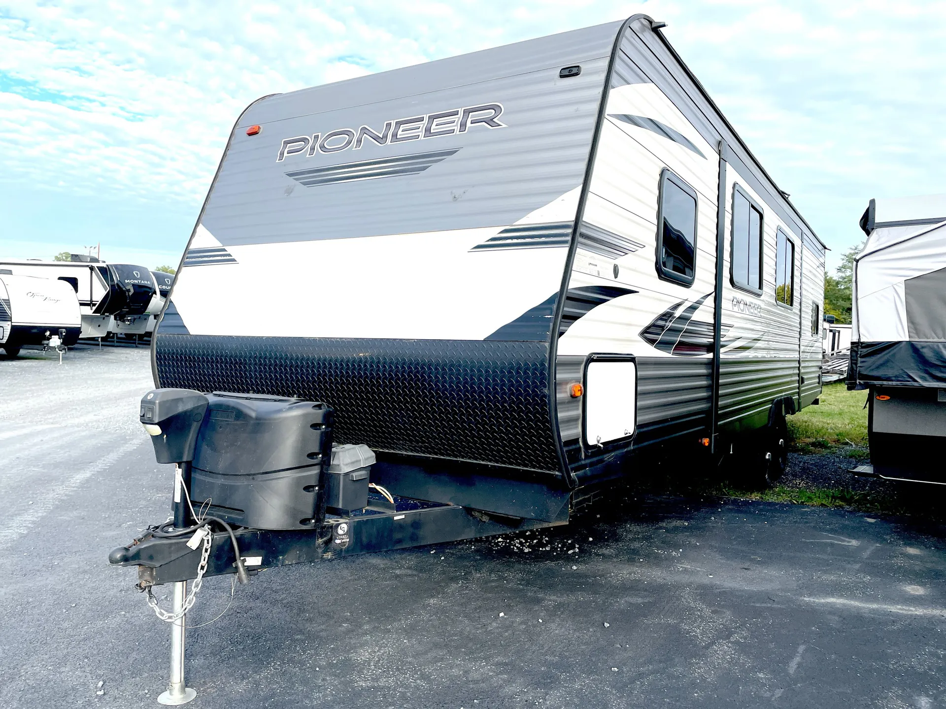 2020 Heartland Pioneer BH305 — front