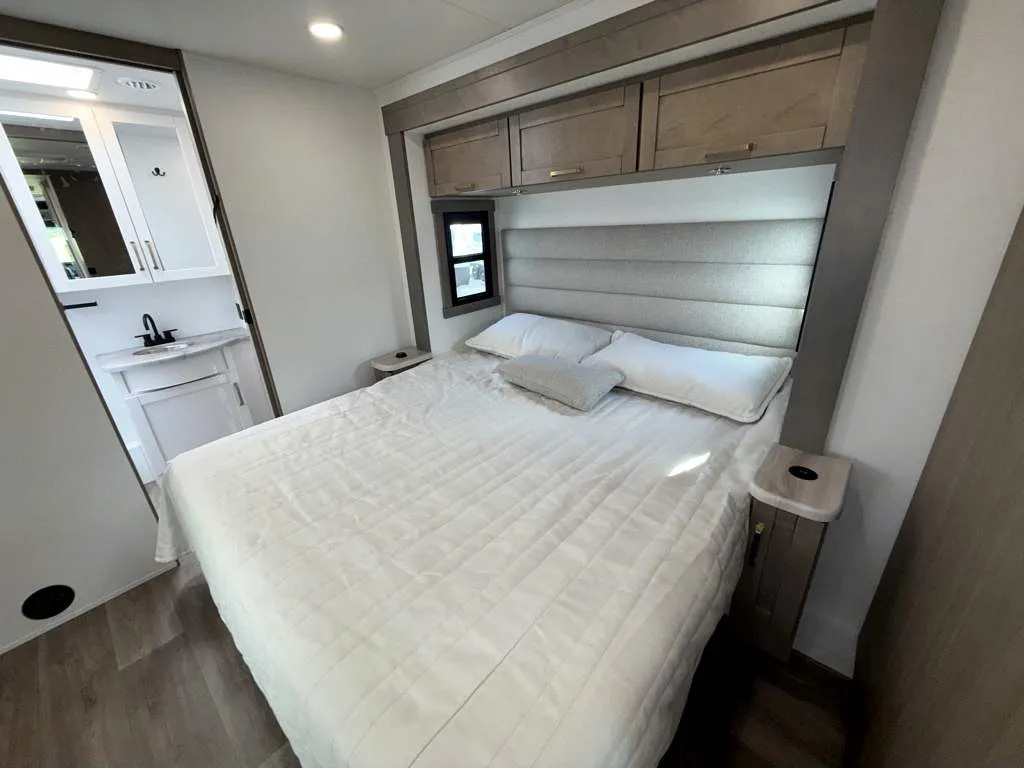 2027 Entegra Coach Vision XL 36C, Photos photo 31