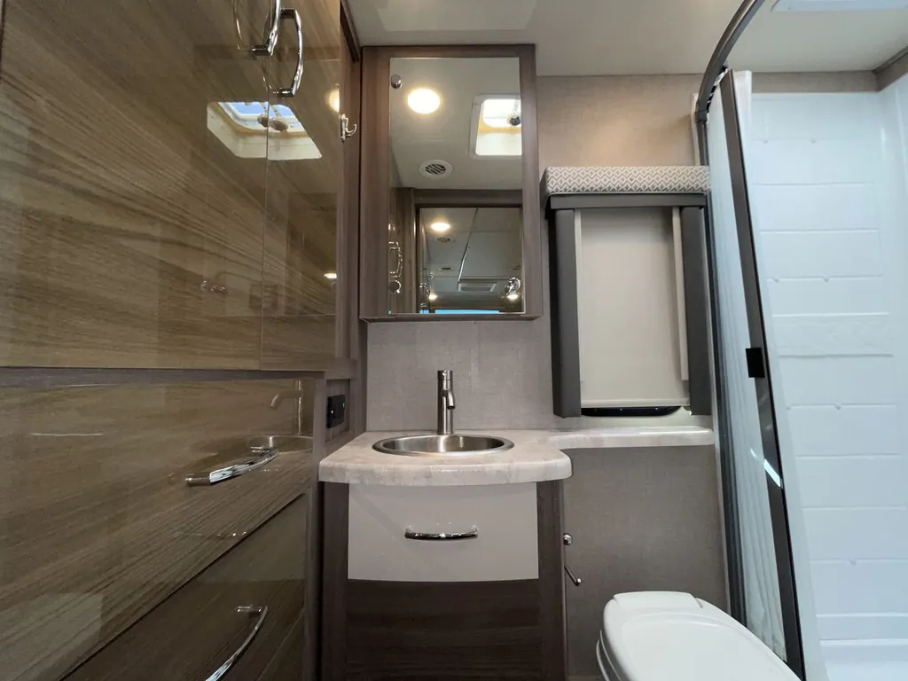 2022 Thor Motor Coach Tiburon 24FB, Photos photo 19