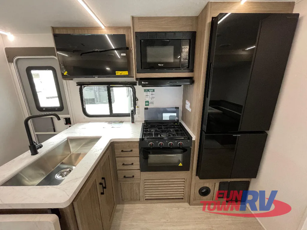 2026 Coachmen Freedom Express Select 30SE, Photos photo 15