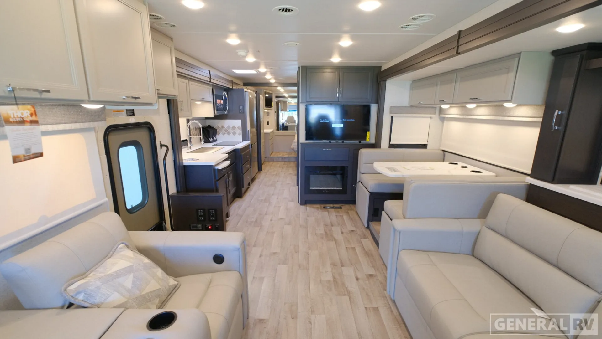 2026 Thor Motor Coach Palazzo GT 37.4 - Photo 3
