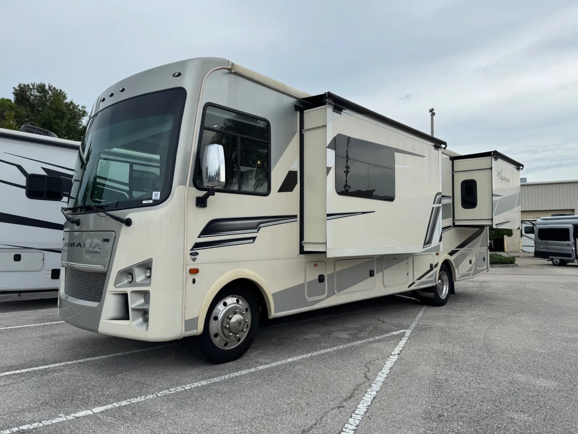 2023 Coachmen Mirada 315KS - Photo 3