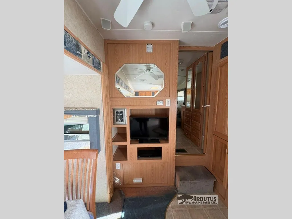 2005 Forest River Wildcat 27RL, Photos photo 12