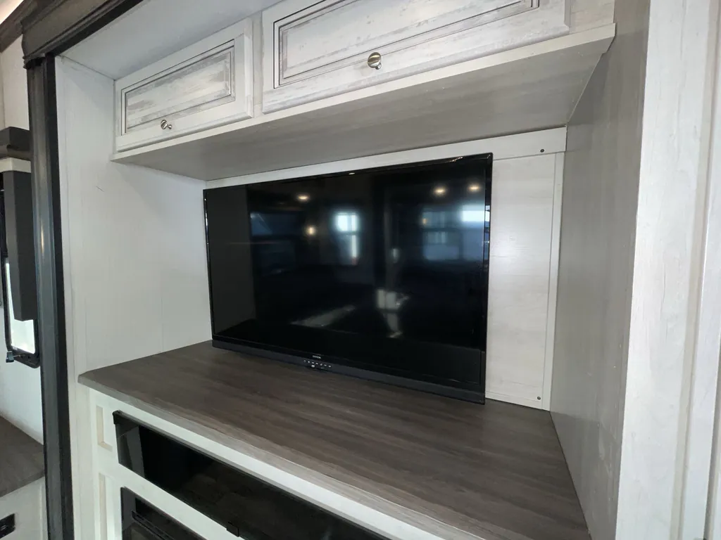 2022 Forest River Cardinal Luxury 380RLX, Photos photo 14