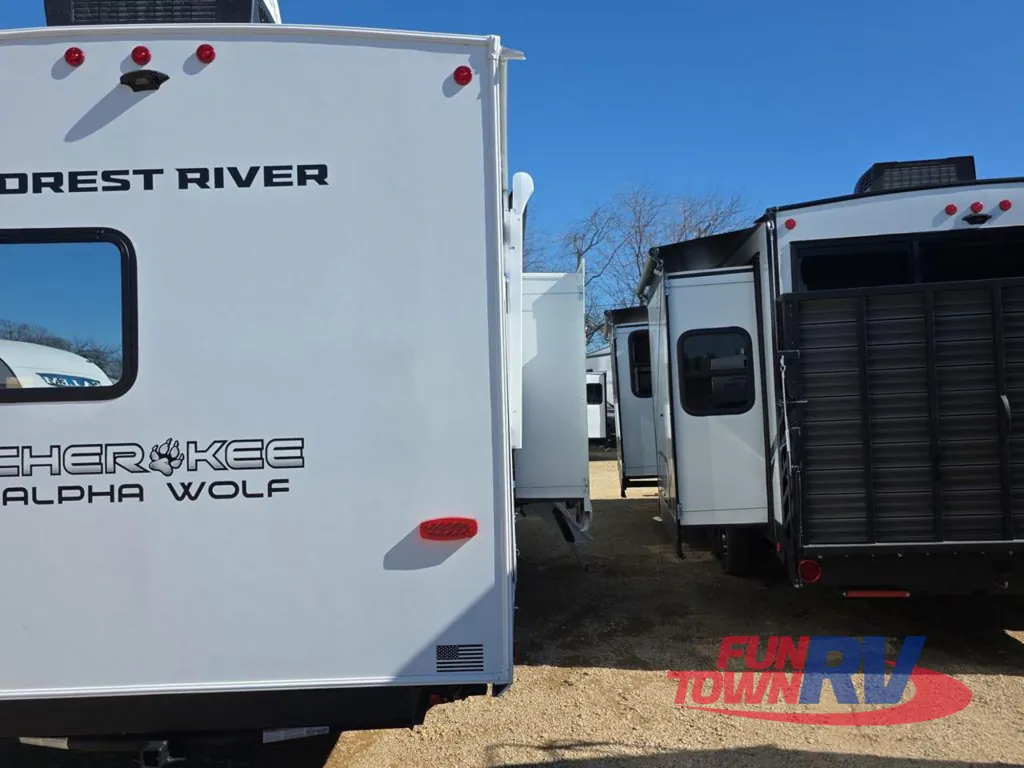 2026 Forest River Cherokee Alpha Wolf 33BH, Photos photo 7