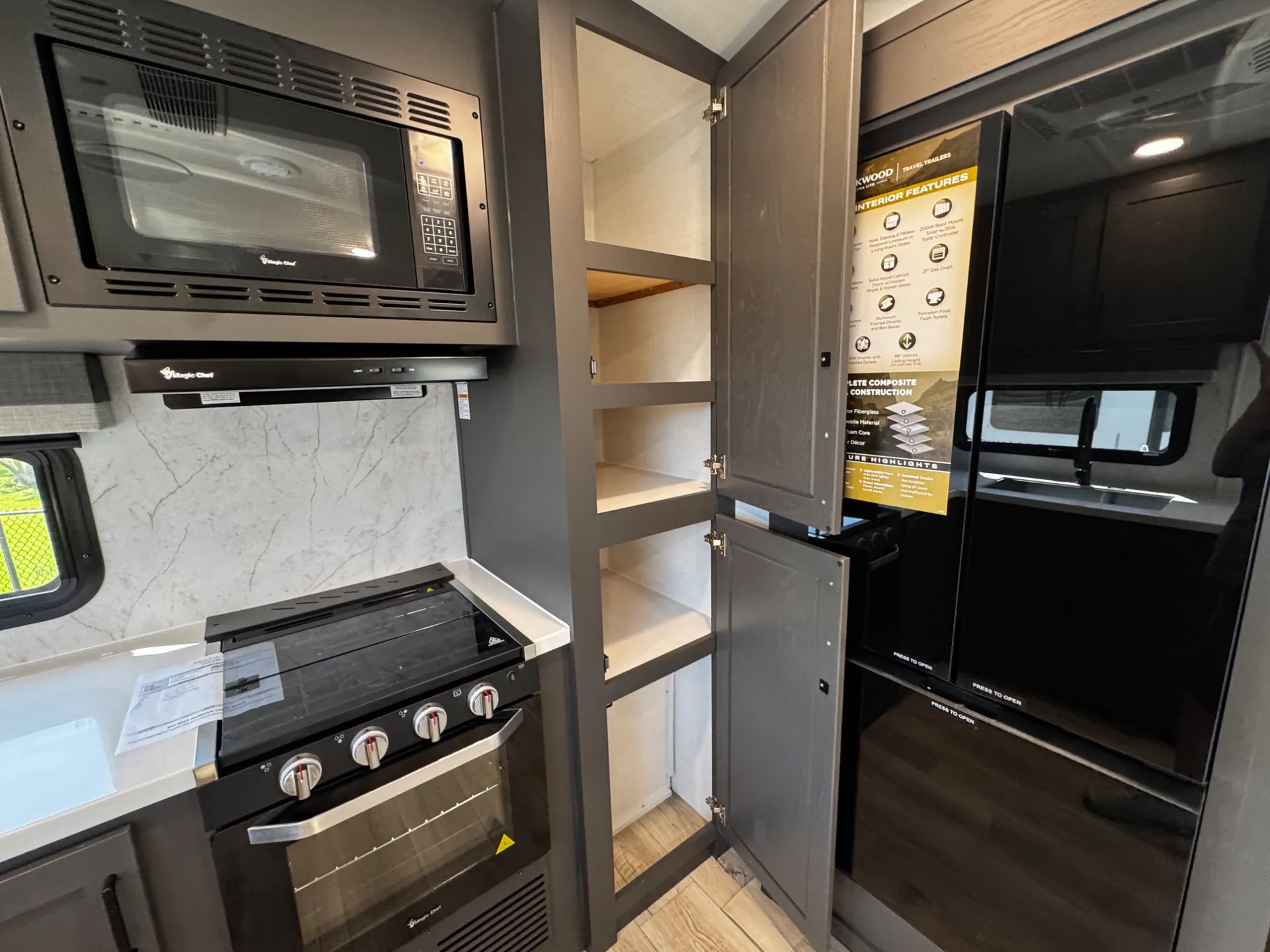 2027 Forest River Rockwood Ultra Lite 2711RK — Photo 7