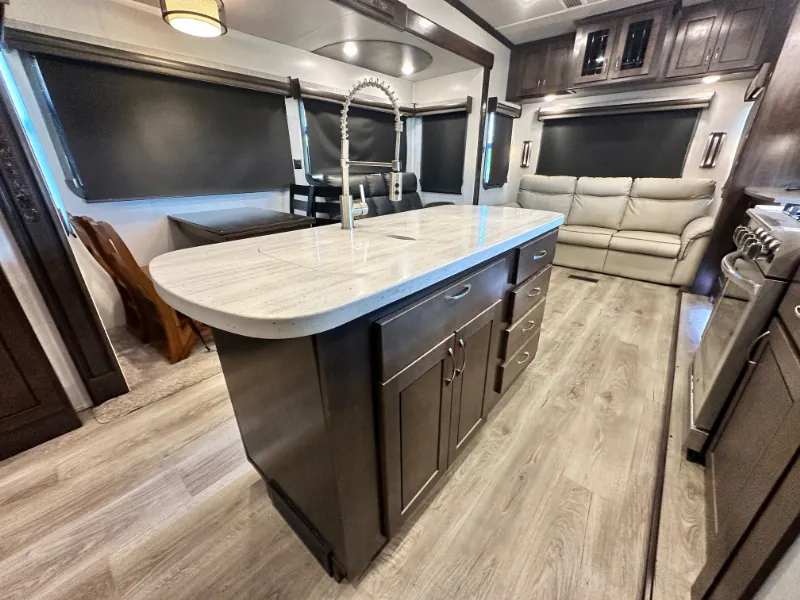 2021 Forest River Cedar Creek Hathaway Edition 38FBD — Photo 7