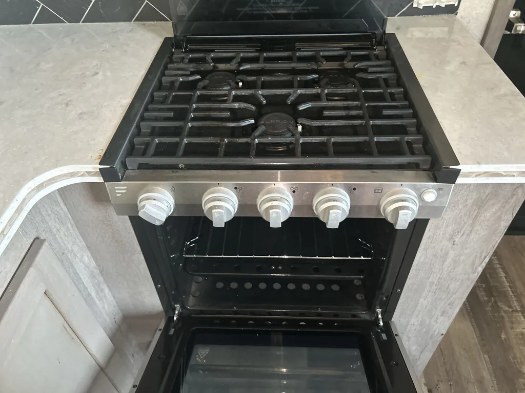 2020 Keystone Raptor 423, Photos photo 10