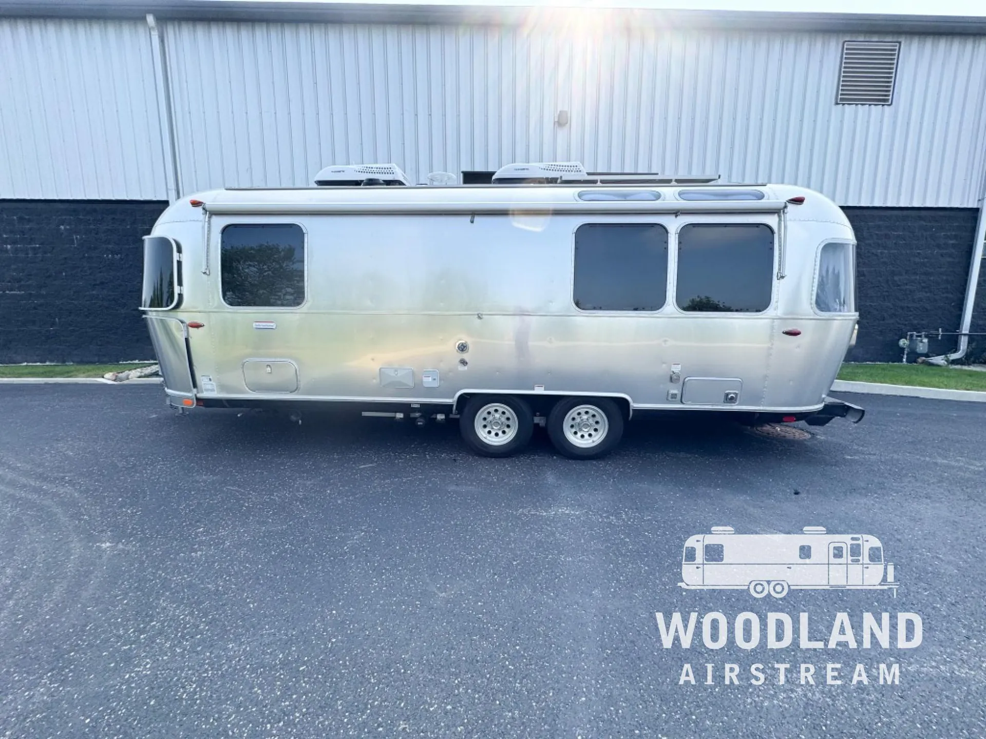 2022 Airstream International 25FB Twin - Photo 3