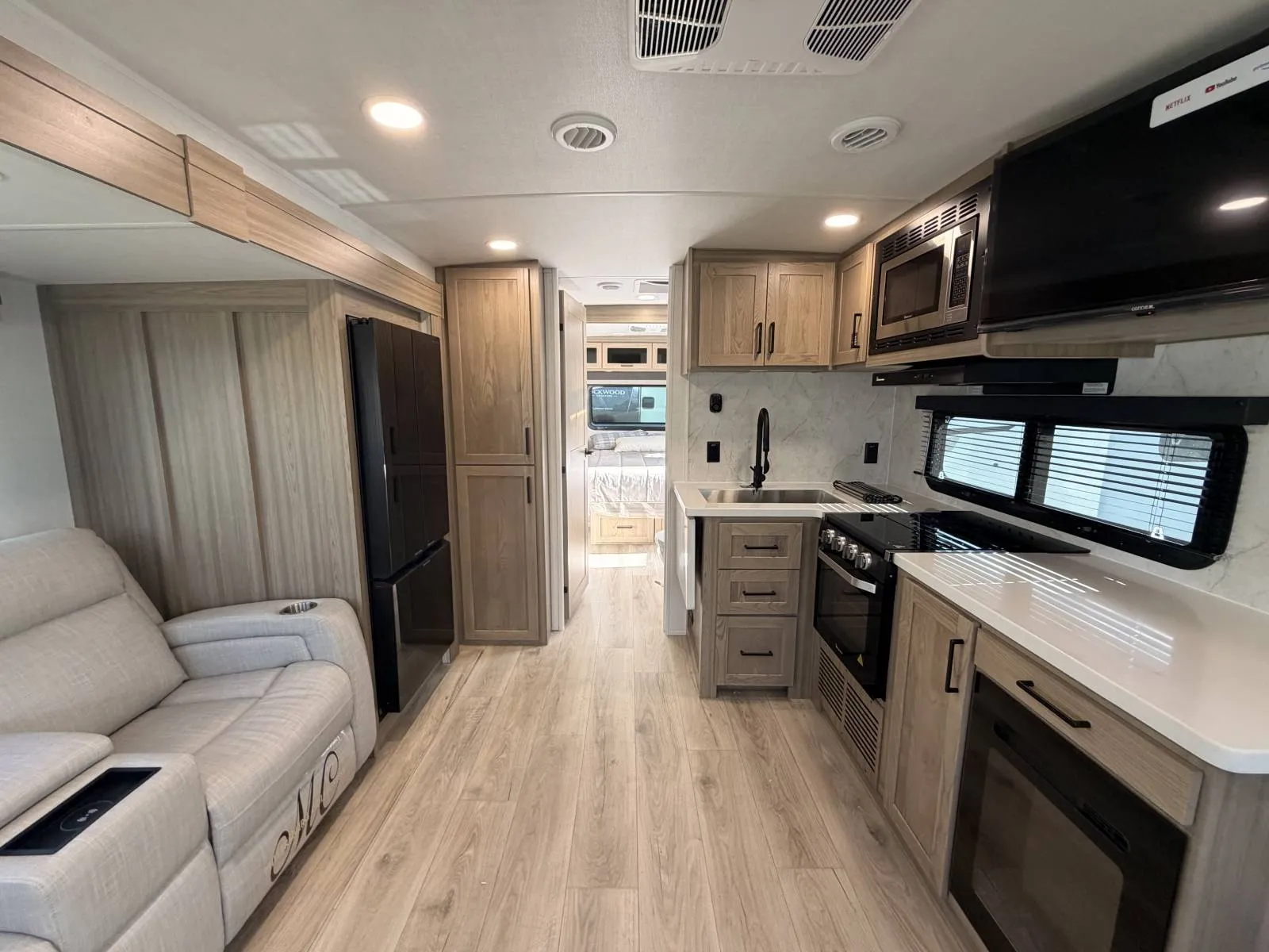 2027 Forest River Rockwood Ultra Lite 2618RD — Photo 5