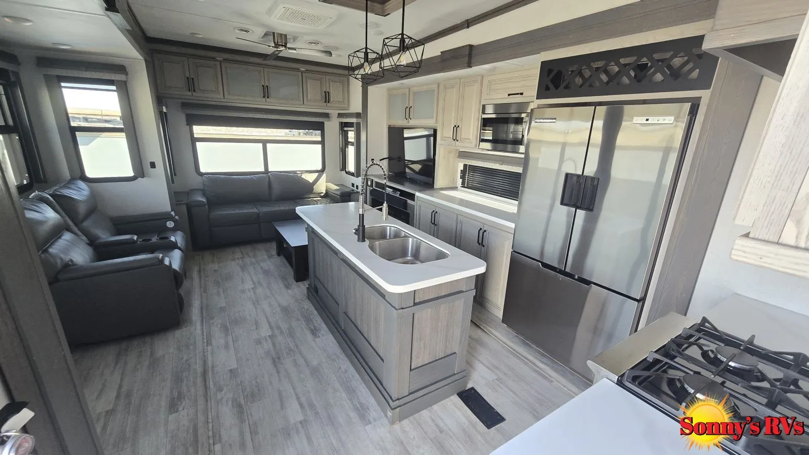 2024 Keystone Alpine 3303CK - Photo 3
