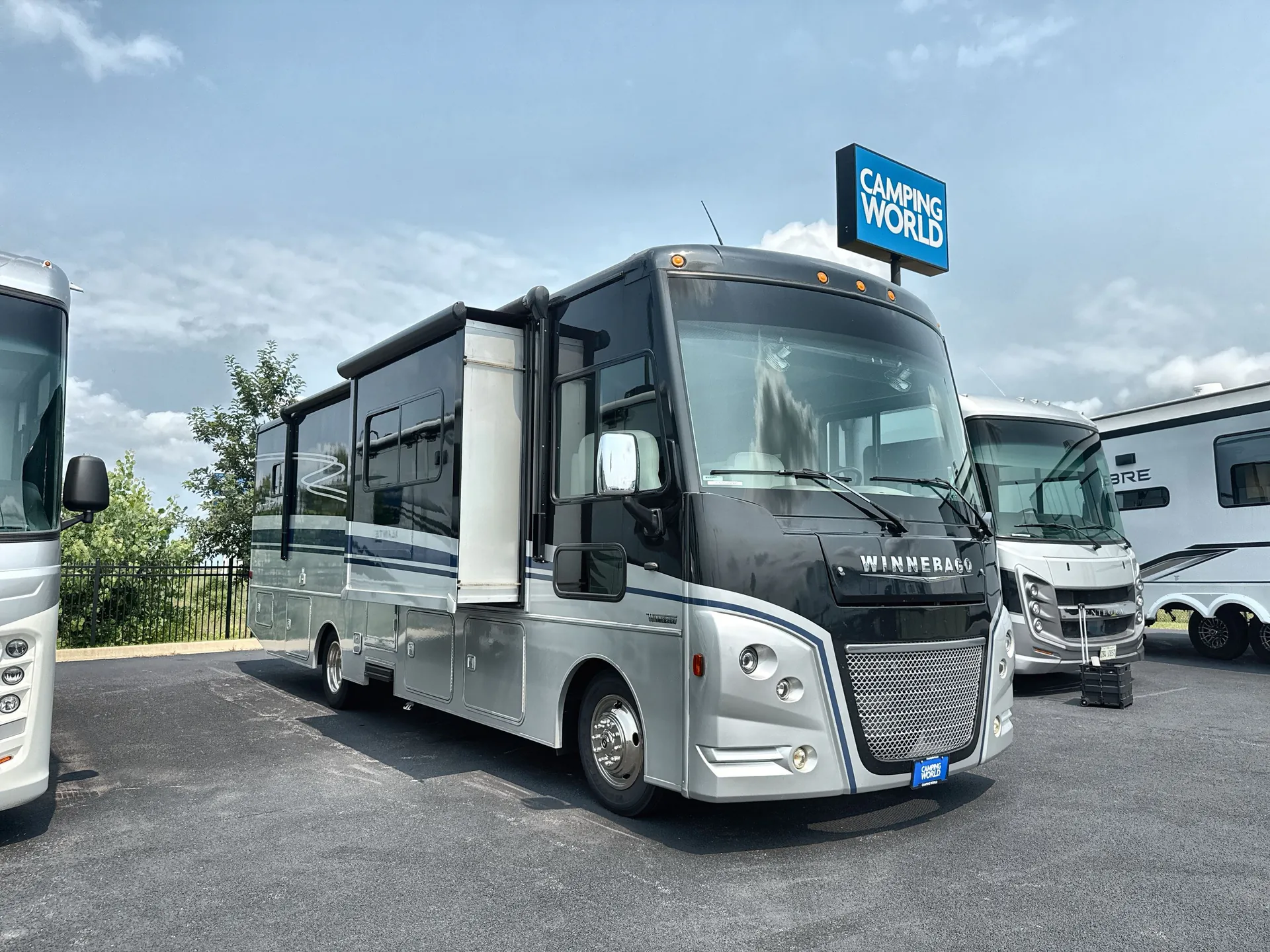 2022 Winnebago Adventurer 30T - Photo 2