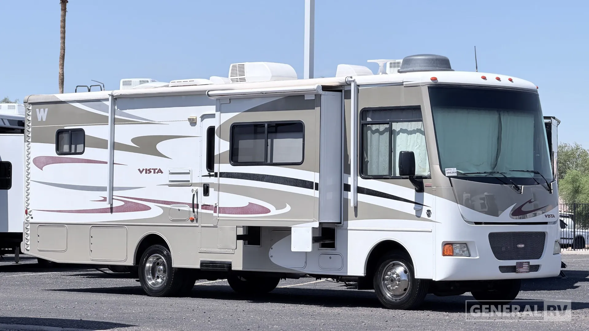 2012 Winnebago Vista 30T - Photo 2