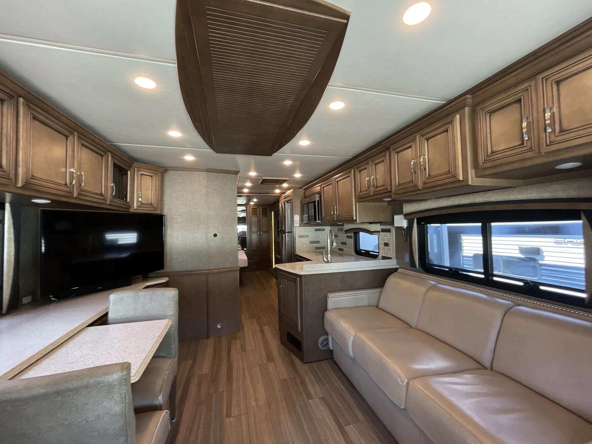 2019 Newmar Ventana 3426 — living area main