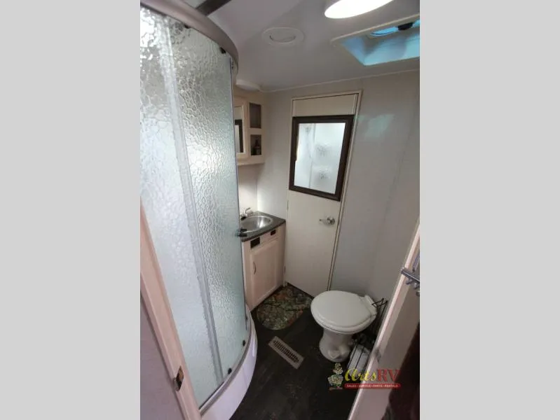 2018 Winnebago Minnie 2500RL - Photo 3