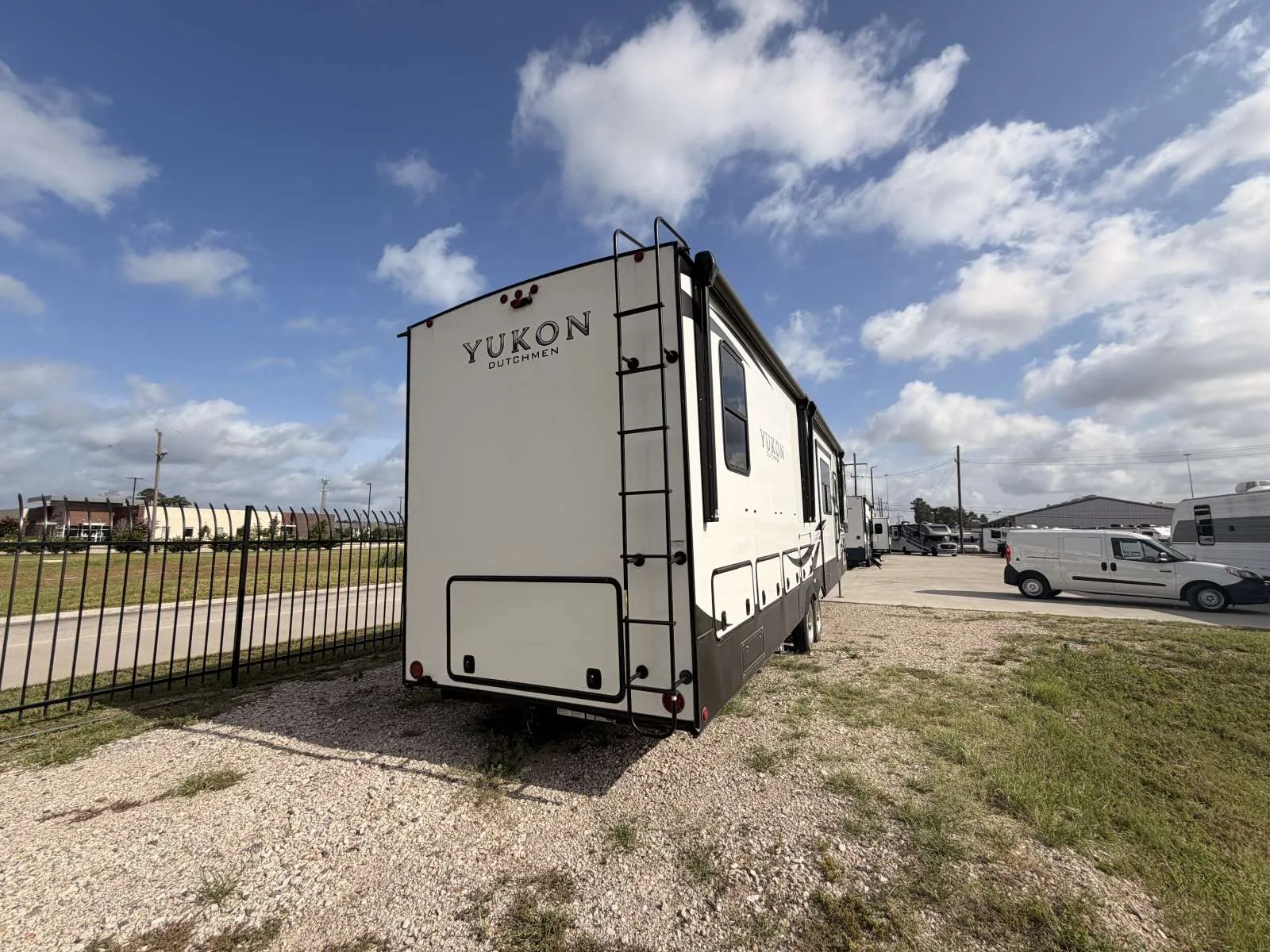 2022 Dutchmen Yukon 421FL - Photo 4