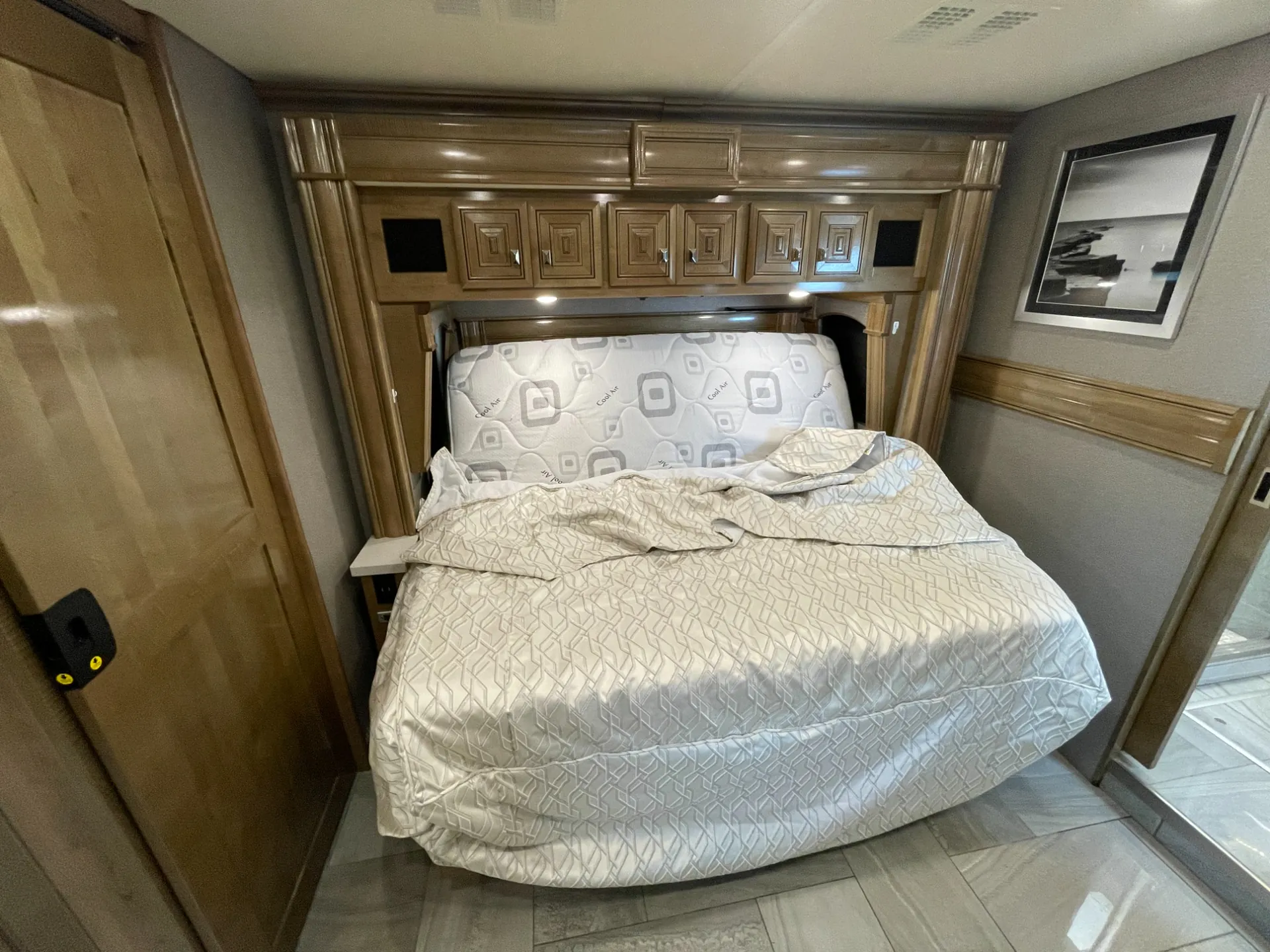 2019 fleetwood Discovery Lxe 40D - Photo 4