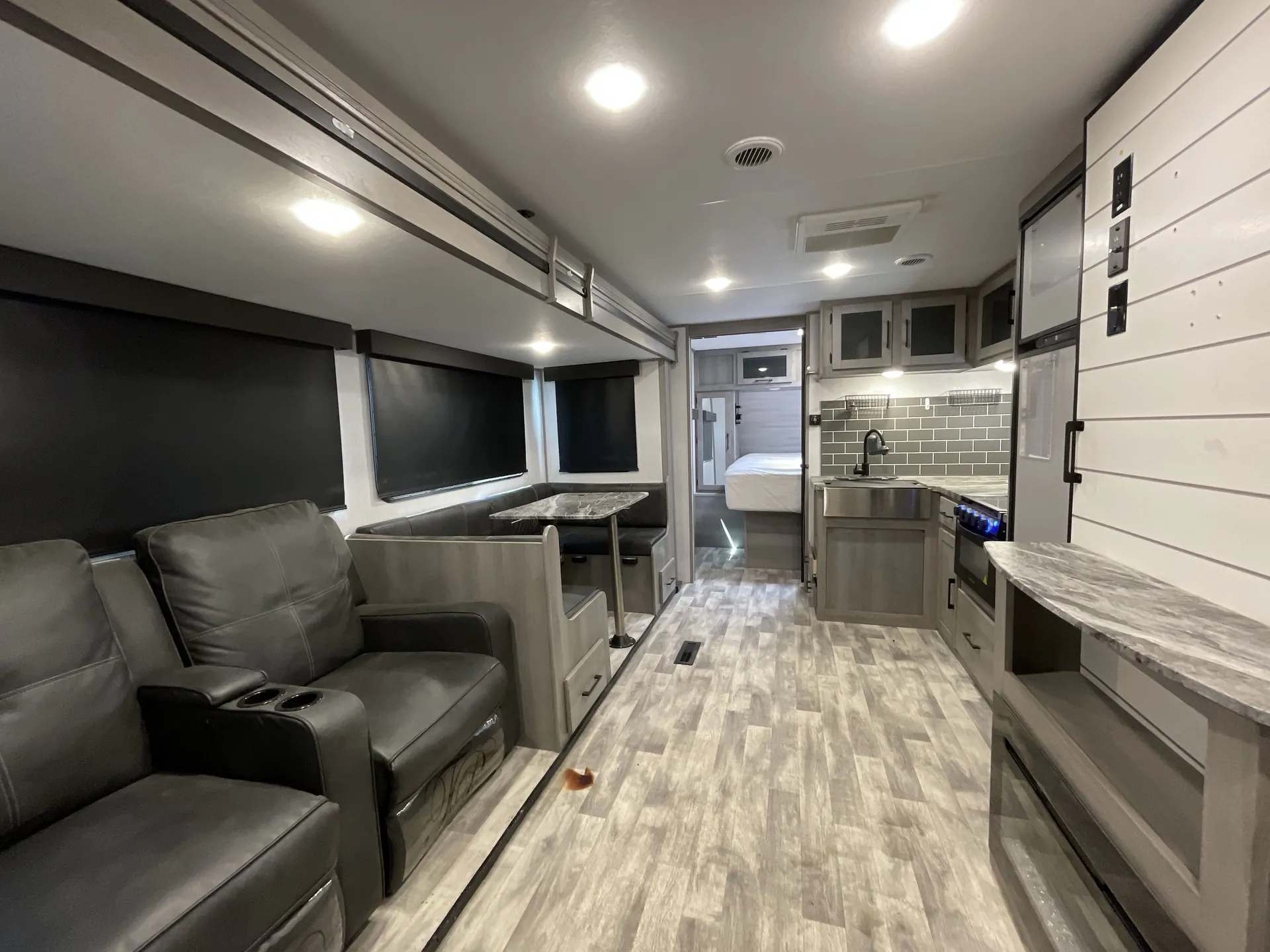 2022 Dutchmen Kodiak Ultra-Lite 261RBSL — living area main