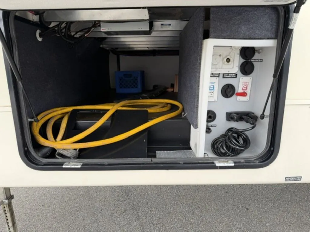 2019 Forest River Wildcat 32WB, Photos photo 10