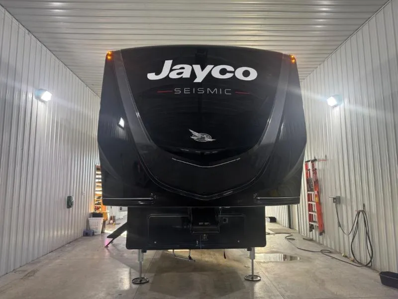 2026 Jayco Seismic 395 - Photo 3