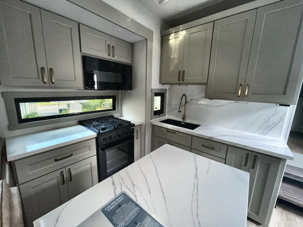 2026 Brinkley Model G 4150, Photos photo 19