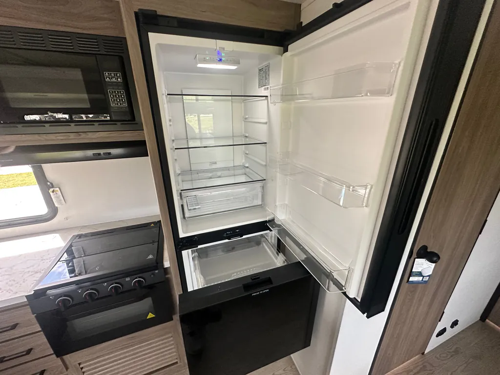 2026 Coachmen Freedom Express Select 30SE, Photos photo 27
