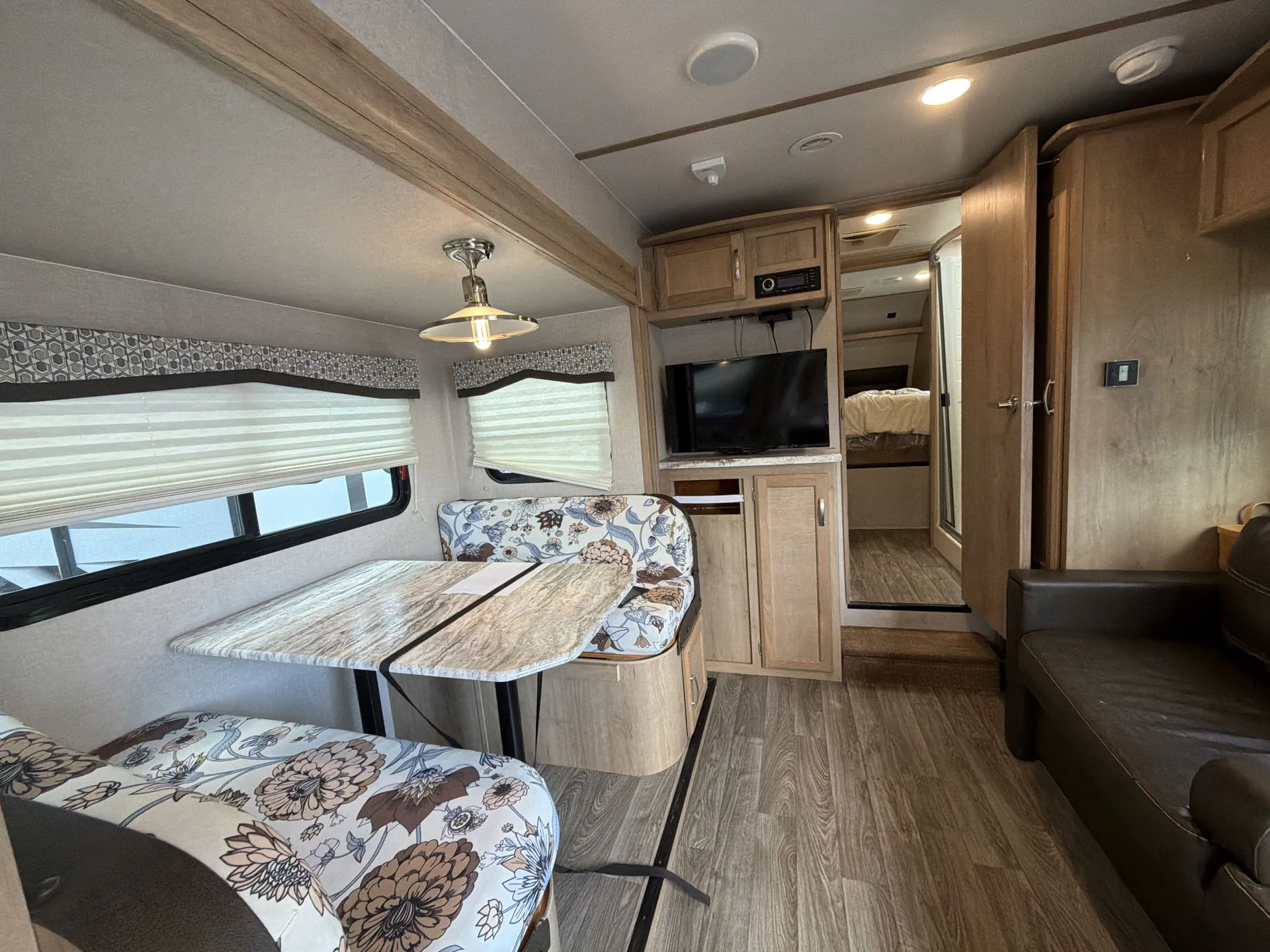 2020 Winnebago Micro Minnie 2405RG — living area main