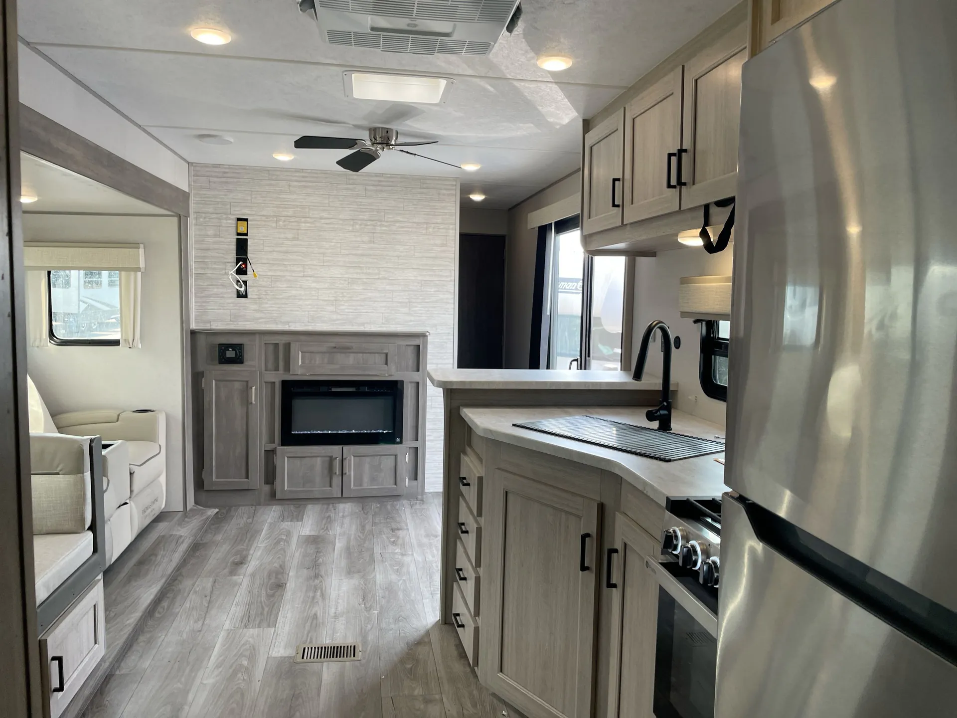 2024 Coachmen Catalina Destination 40BHTS2Q — living area main