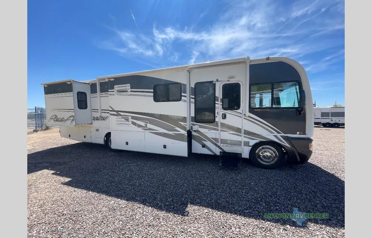 2004 Fleetwood Pace Arrow 37C - Photo 3