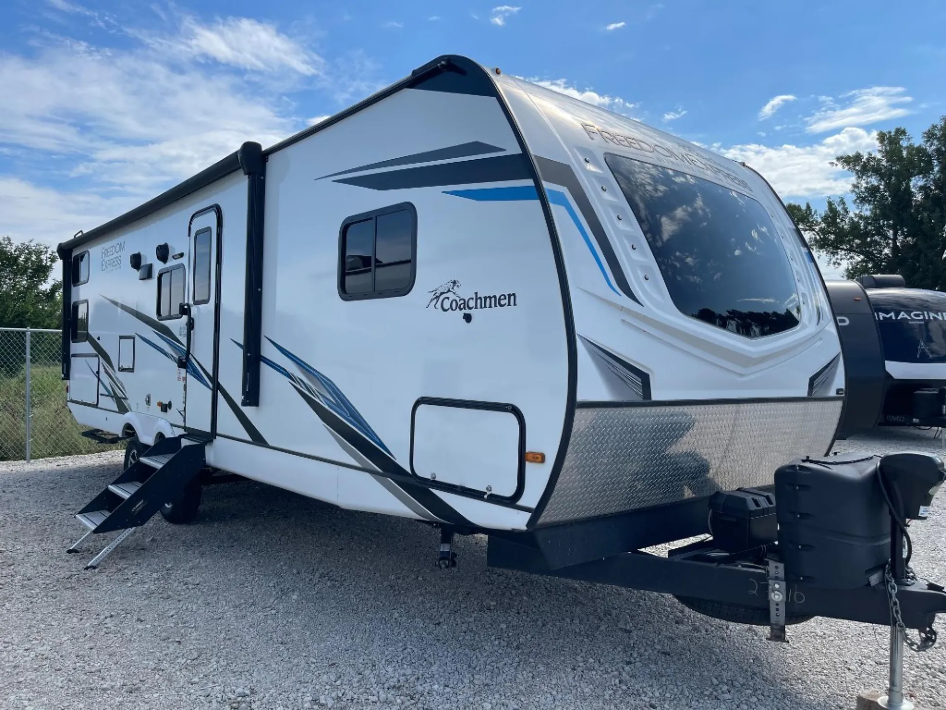 2023 Coachmen Freedom Express Ultra Lite 294BHDS - Photo 2
