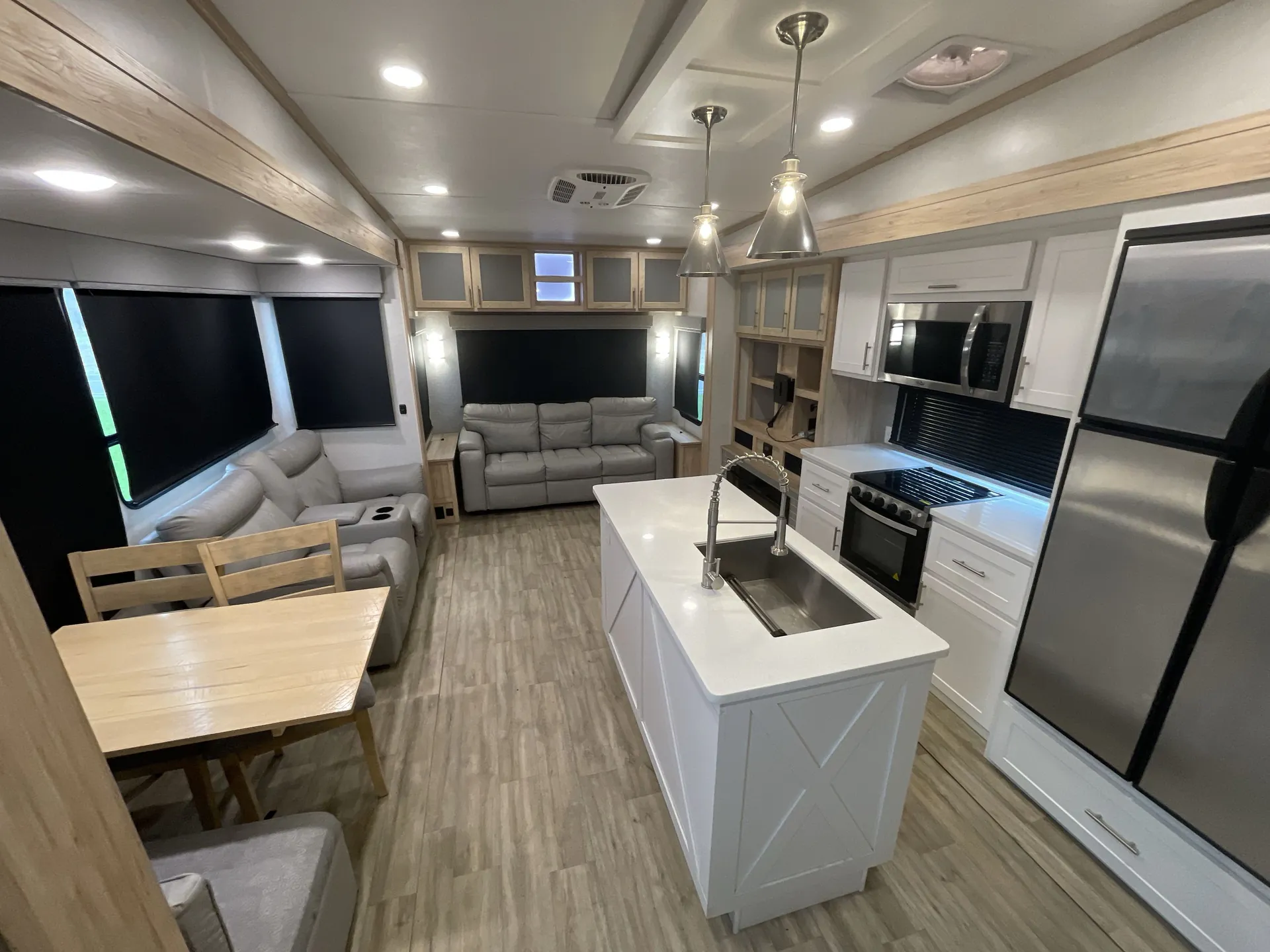 2022 Alliance RV Avenue 32RLS — living area main