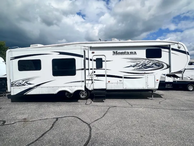 2010 Keystone Montana Hickory 3465SA - Main photo
