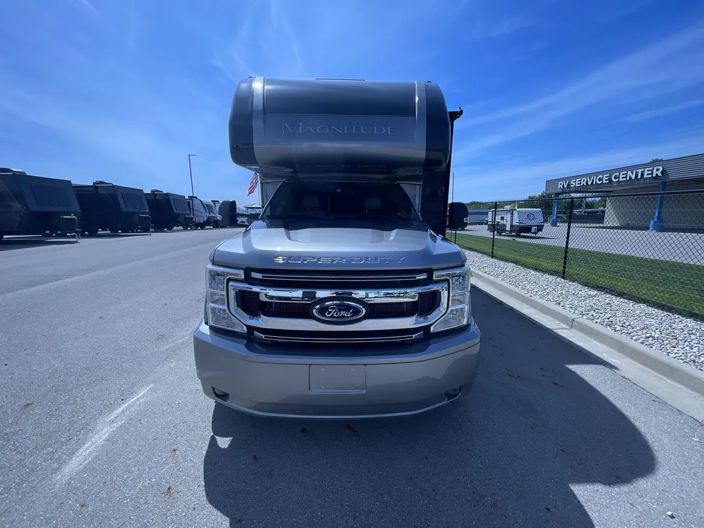 2022 Thor Motor Coach Magnitude RS36, Photos photo 4
