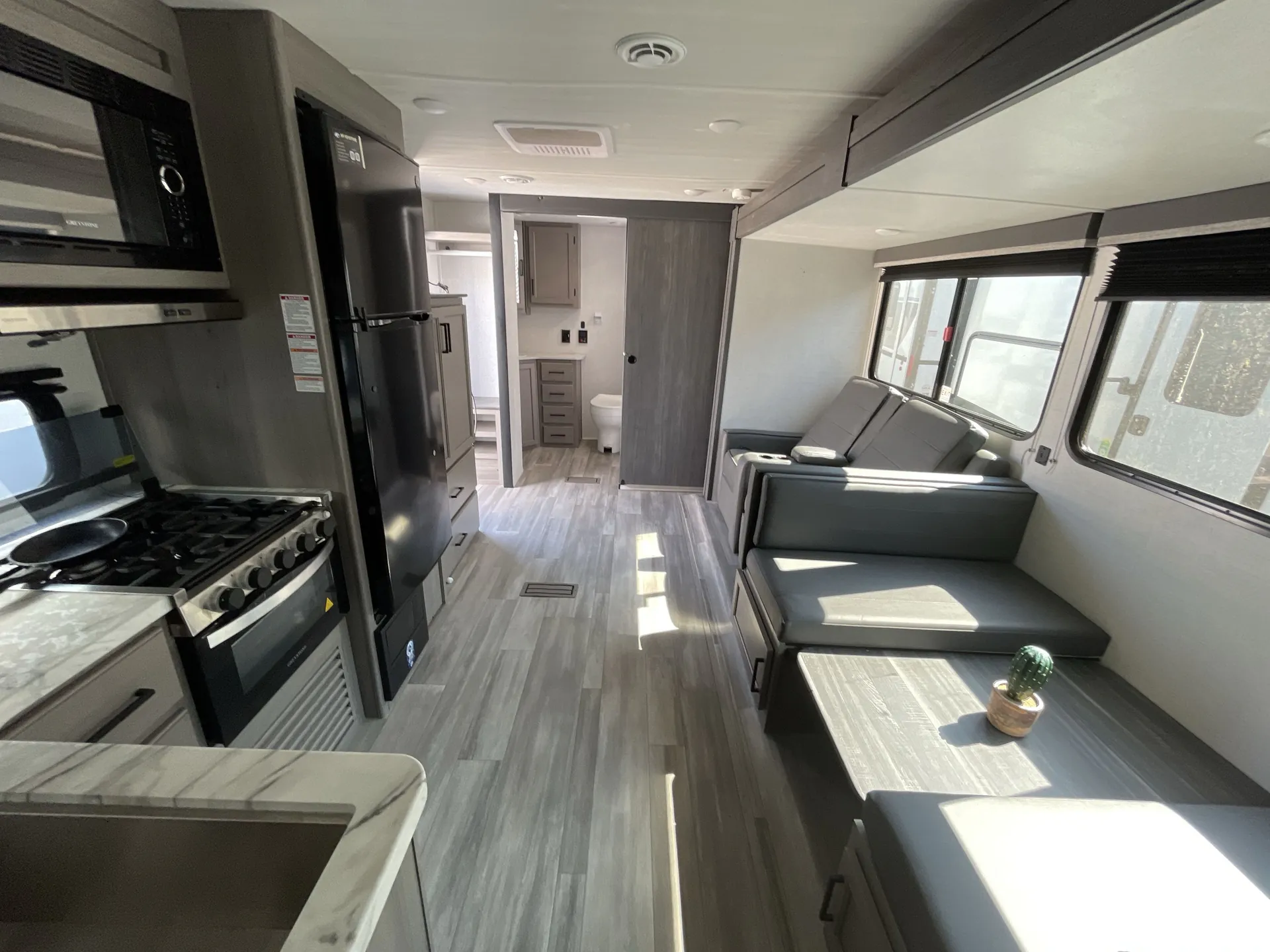 2024 Keystone Hideout 24RBS — living area main