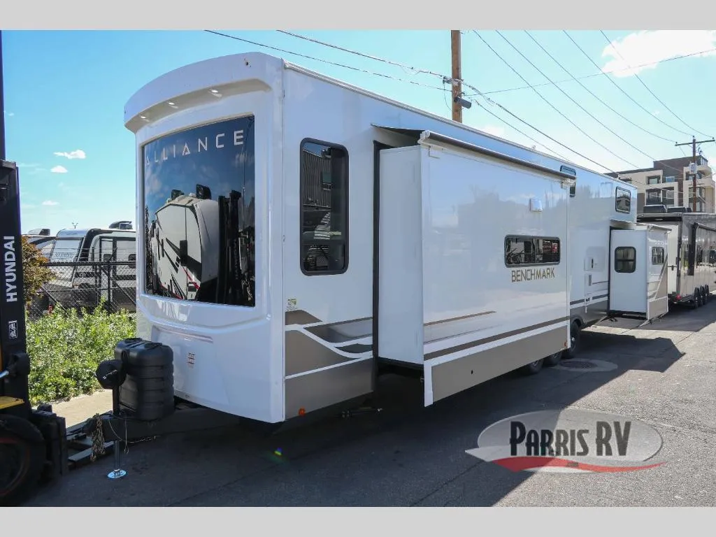 2026 Alliance RV Benchmark 42LFT - Photo 3